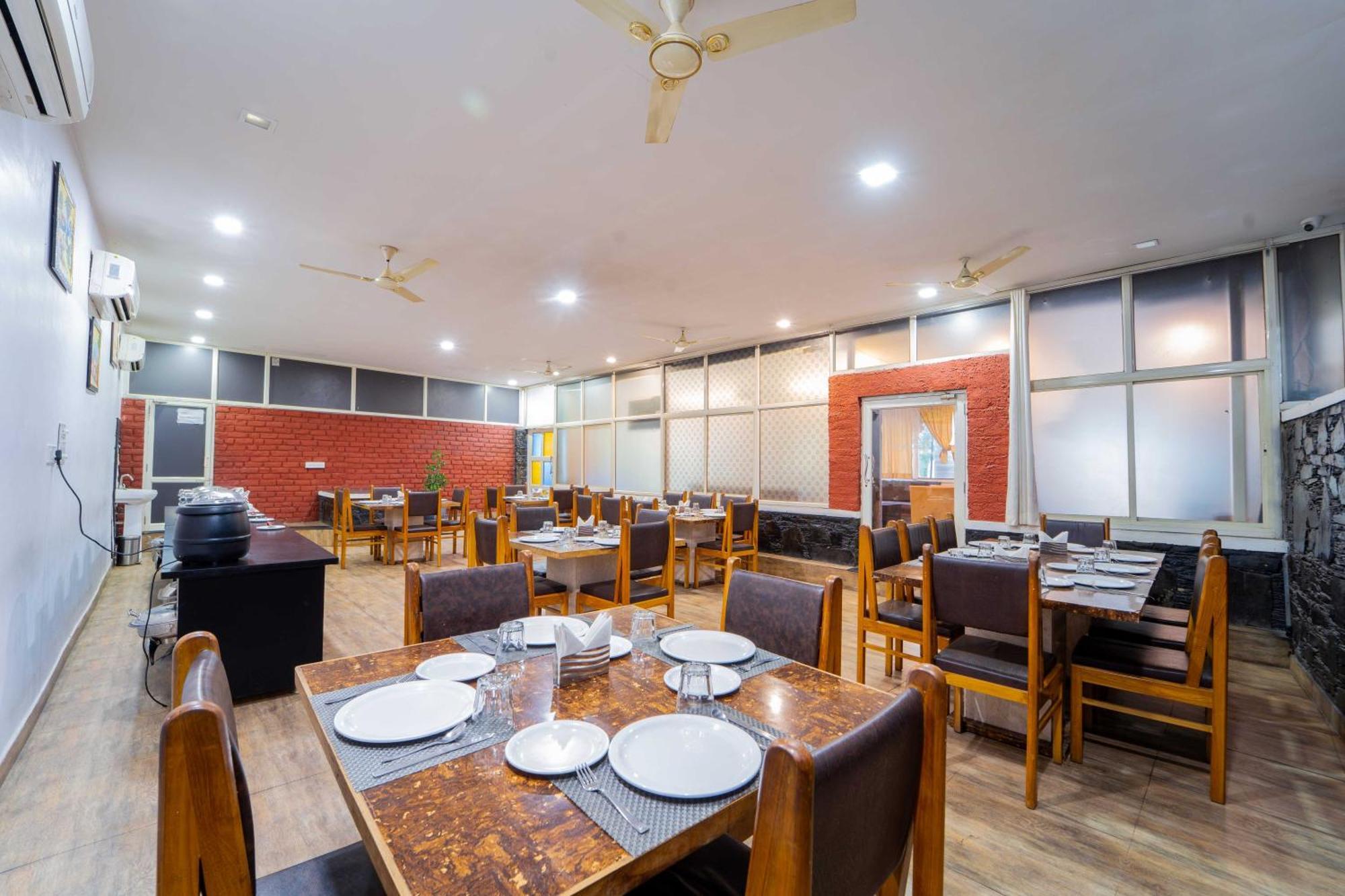 Hotel Treebo The Aravali Getaway Udaipur Esterno foto